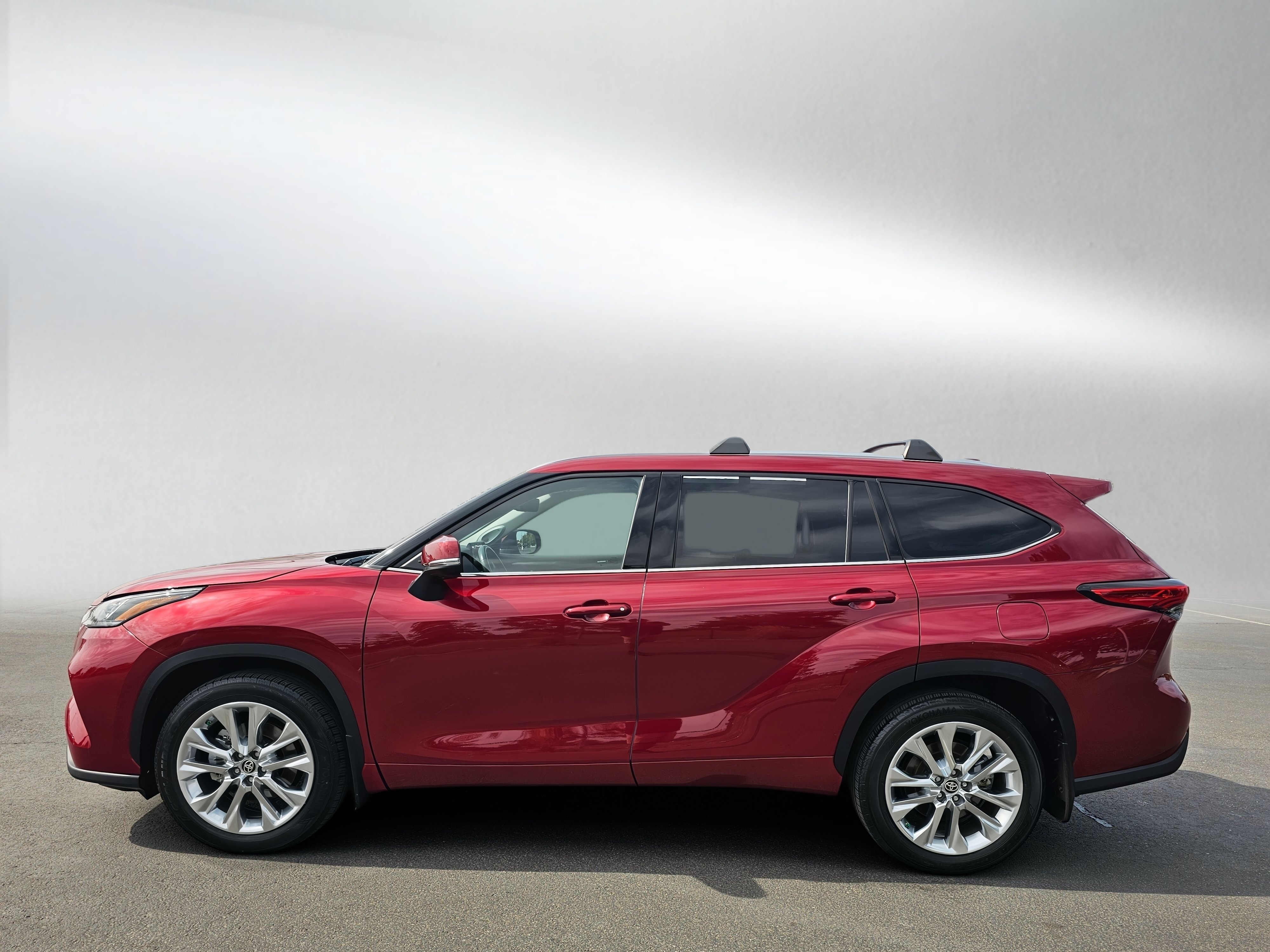 Certified 2021 Toyota Highlander Limited AWD/4WD image 2