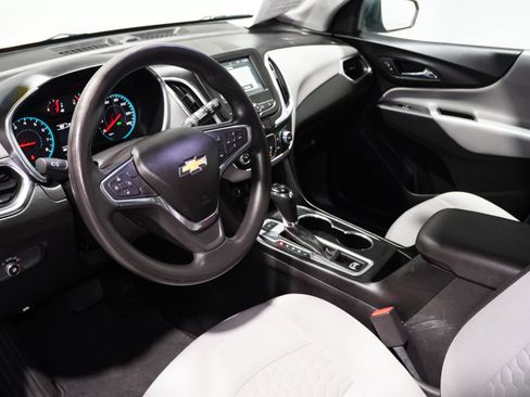 Used 2018 Chevrolet Equinox LS image 11