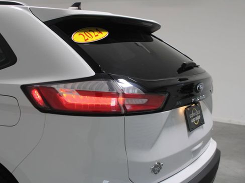 Used 2024 Ford Edge SE image 48