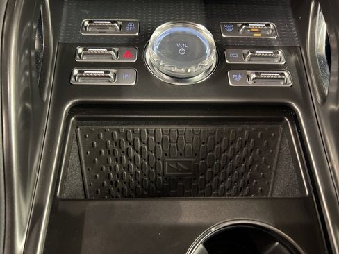 Certified 2025 Lincoln Nautilus Premier w/ Equipment Group 102A image 15