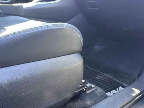 Used 2021 Toyota RAV4 XLE Premium image 25