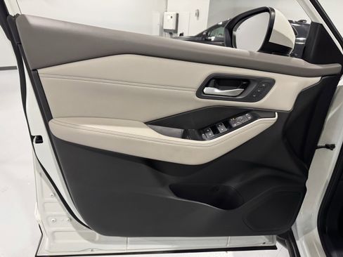 Used 2023 Nissan Rogue SL image 23