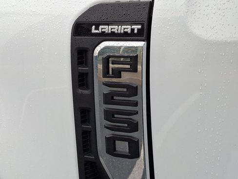 Used 2023 Ford F250 Lariat w/ Chrome Package image 32