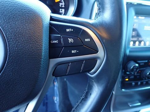 Used 2019 Jeep Grand Cherokee Laredo image 15