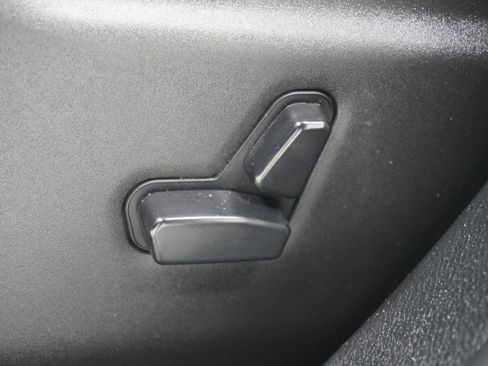 Used 2017 Jeep Grand Cherokee Overland RWD image 15