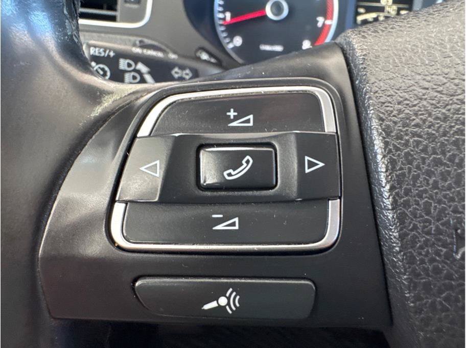 Used 2013 Volkswagen Jetta SE FWD image 17