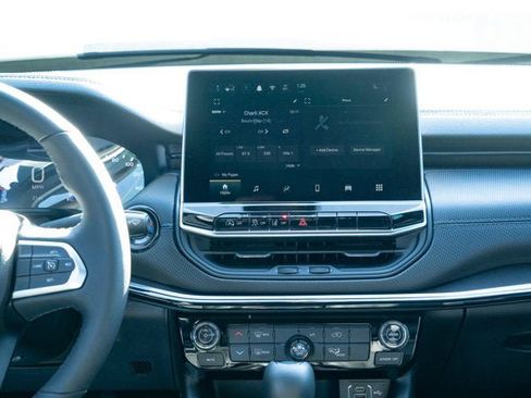 New 2026 Jeep Compass Latitude image 28