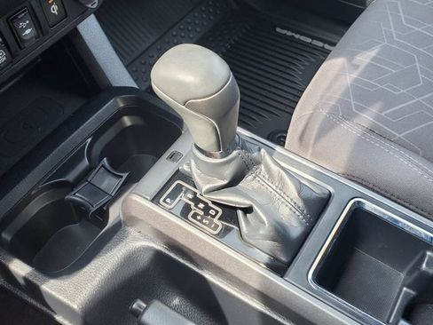 Used 2018 Toyota Tacoma TRD Sport w/ Technology Package AWD/4WD image 30