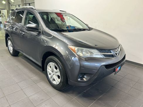 Used 2015 Toyota RAV4 LE AWD/4WD image 2