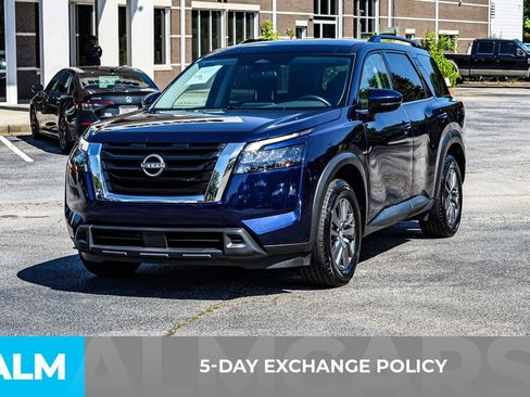 Used 2025 Nissan Pathfinder SV FWD image 4