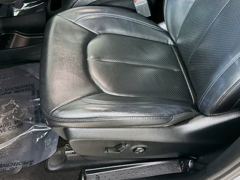 Used 2022 Chrysler Pacifica Touring-L w/ S Appearance Package FWD image 18