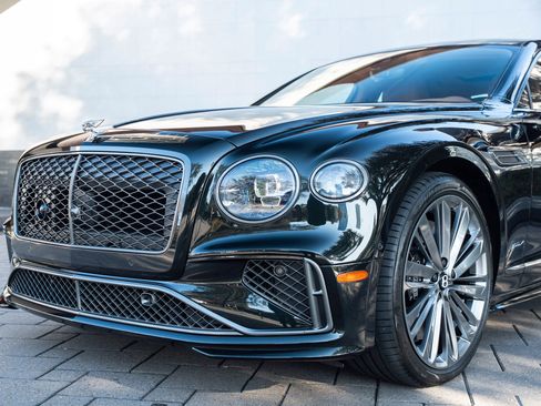 Used 2025 Bentley Flying Spur Plug-In Hybrid AWD/4WD image 8