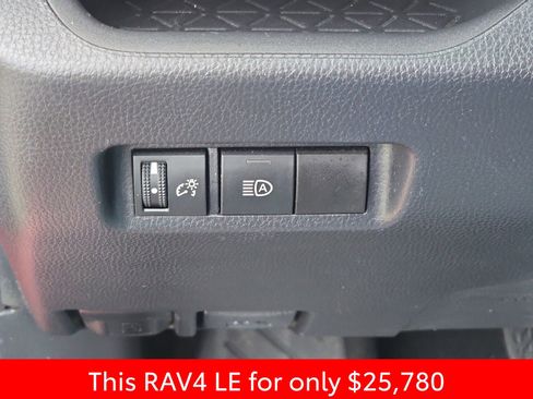 Used 2022 Toyota RAV4 LE image 32