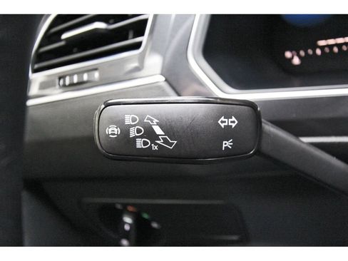 Used 2022 Volkswagen Tiguan SE R-Line AWD/4WD image 18