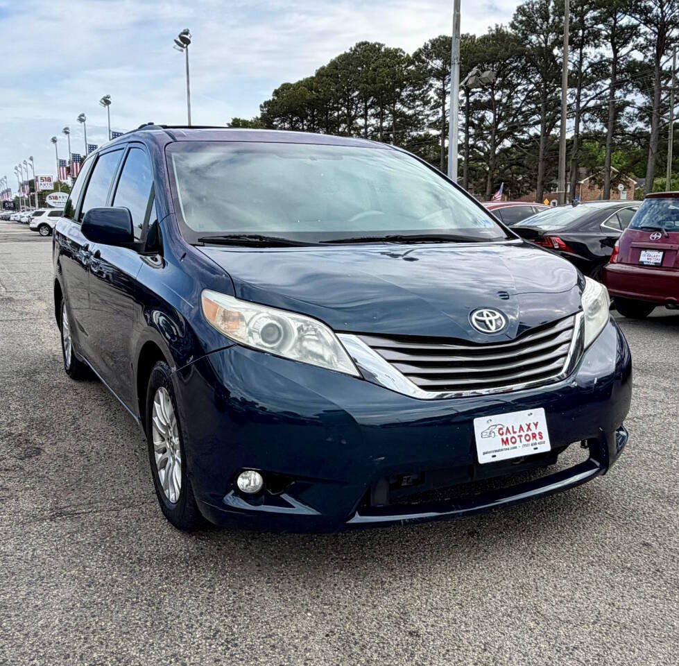 Used 2012 Toyota Sienna XLE FWD image 2
