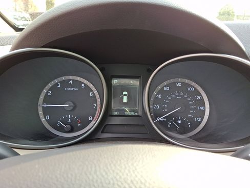 Used 2017 Hyundai Santa Fe SE FWD image 25