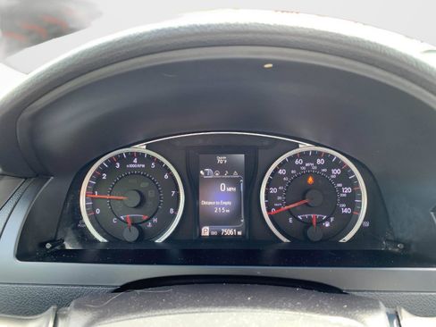 Used 2017 Toyota Camry SE w/ Moonroof Package FWD image 13