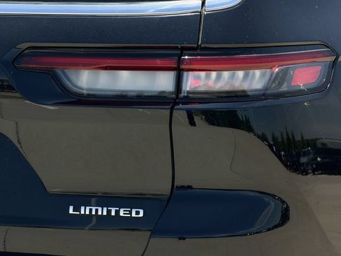 Used 2024 Jeep Grand Cherokee L Limited w/ Luxury Tech Group II AWD/4WD image 11