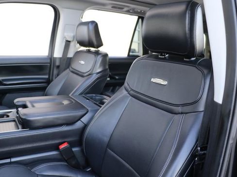 Used 2025 Ford Expedition Platinum AWD/4WD image 20