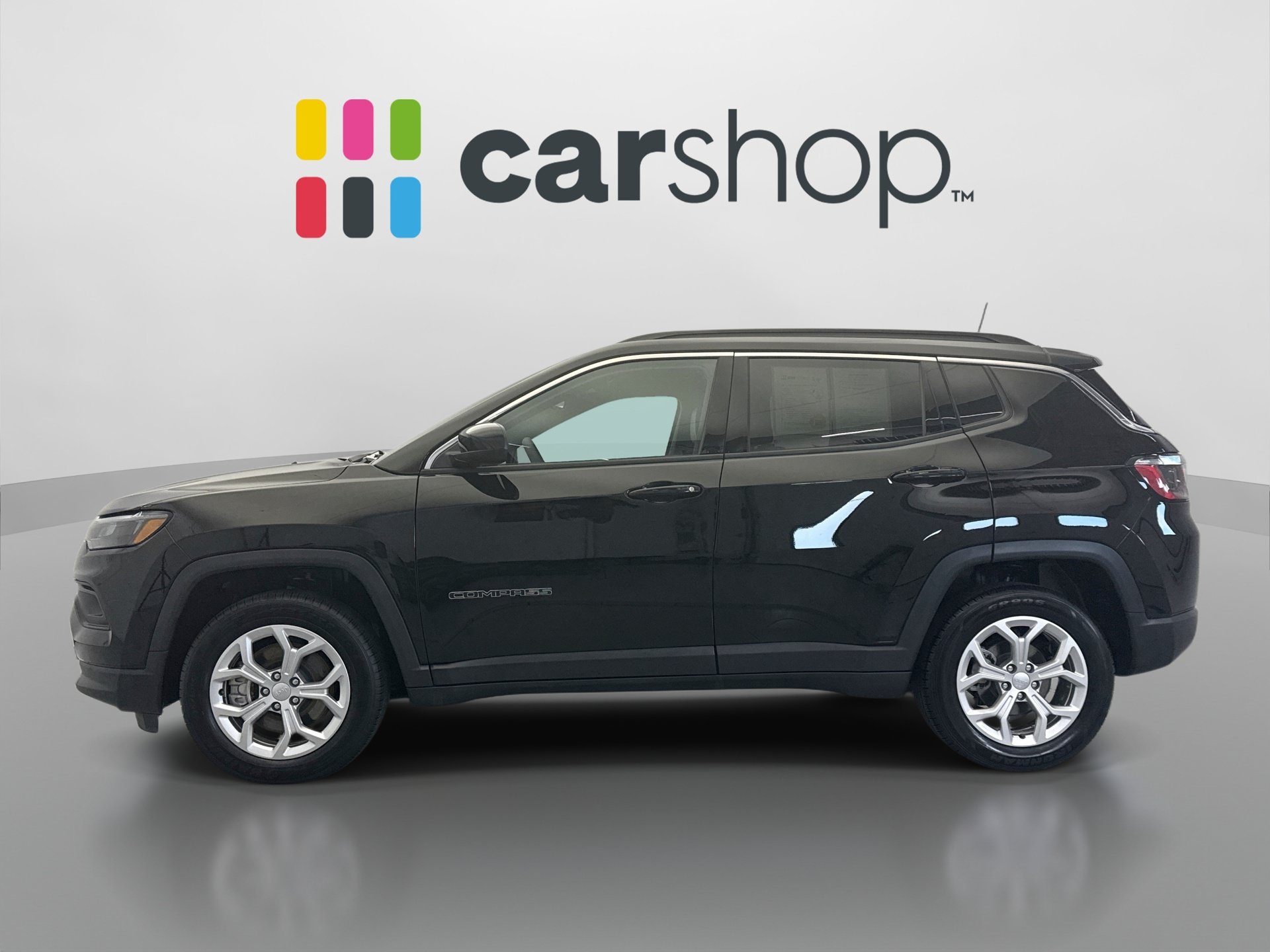Used 2024 Jeep Compass Latitude AWD/4WD image 2