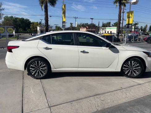 Used 2025 Nissan Altima 2.5 SV image 16