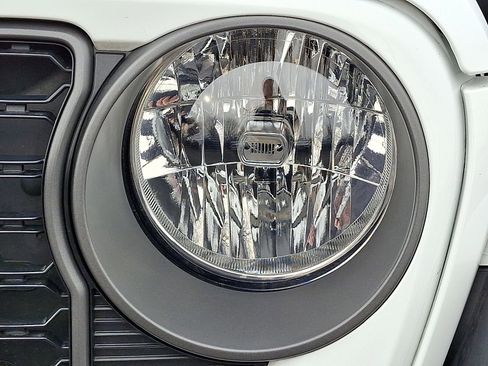 New 2025 Jeep Gladiator Sport image 4