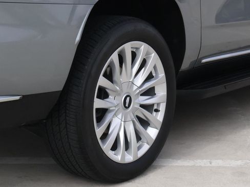 Certified 2024 Cadillac Escalade ESV Luxury image 12