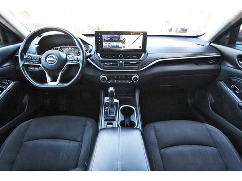 Used 2023 Nissan Altima 2.5 SV w/ SV Premium Package image 7