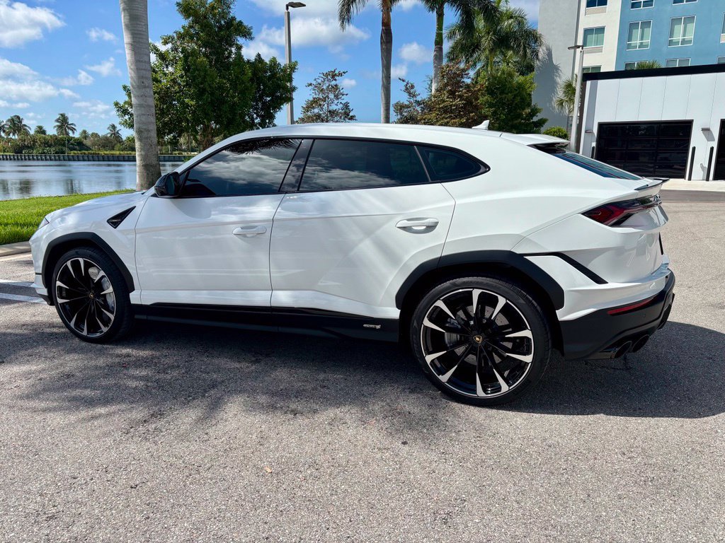 Used 2024 Lamborghini Urus S AWD/4WD image 9