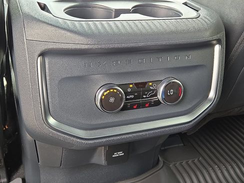 Used 2025 Ford Expedition Tremor AWD/4WD image 17