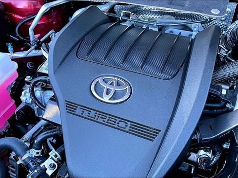 Used 2023 Toyota Highlander XLE image 32