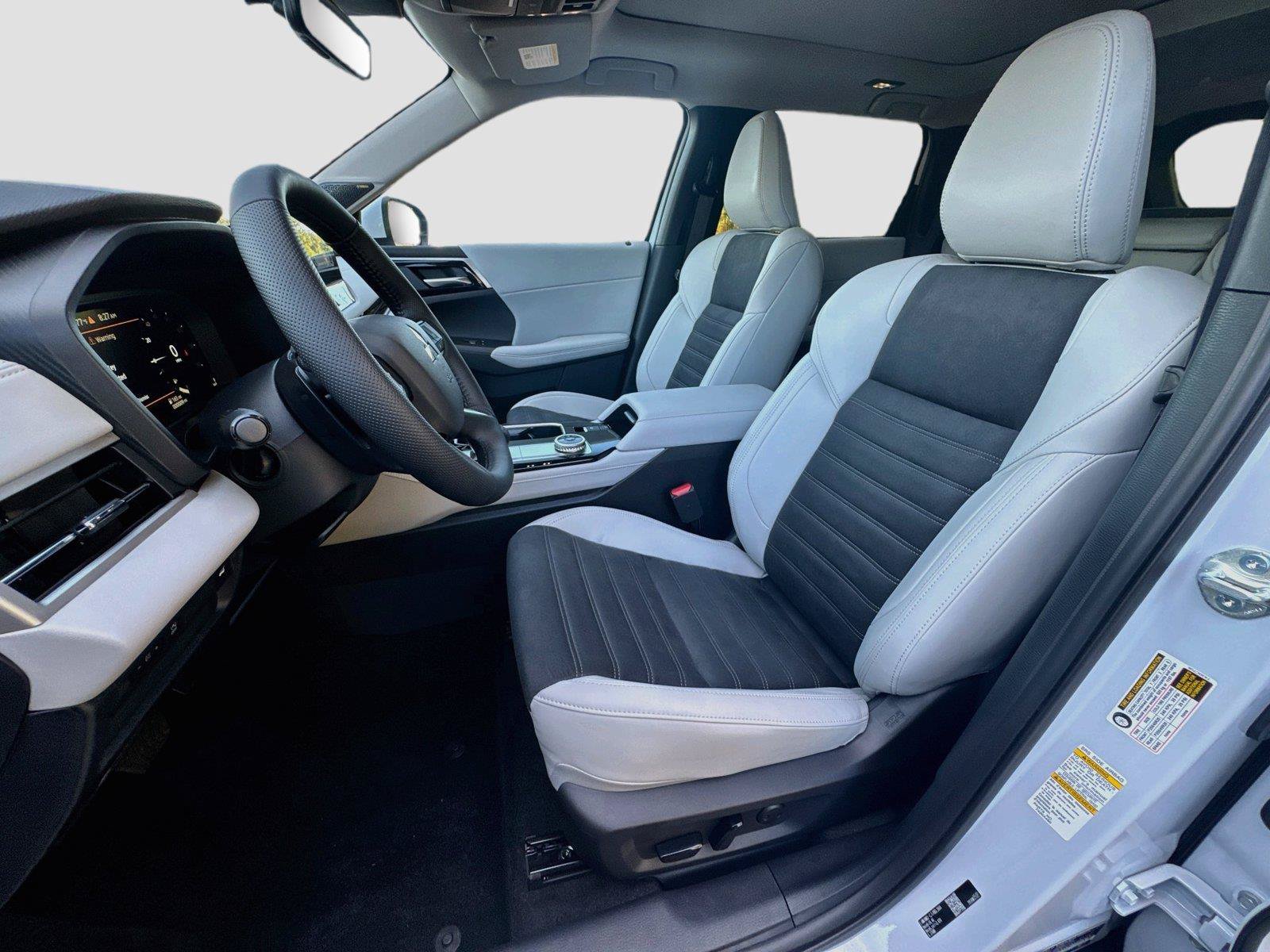 New 2026 Mitsubishi Outlander SE FWD image 9