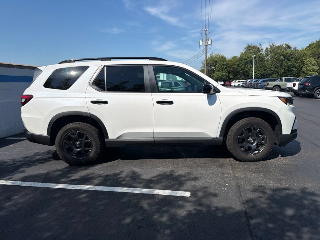 Certified 2025 Honda Pilot TrailSport image 6