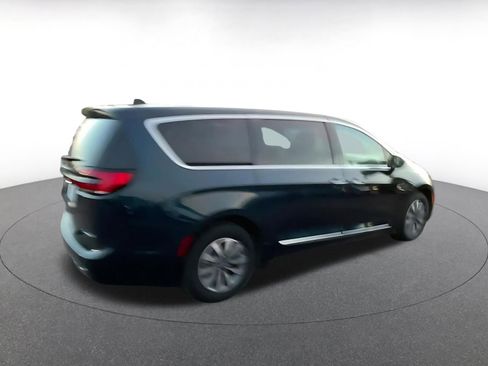 Used 2023 Chrysler Pacifica Limited image 15