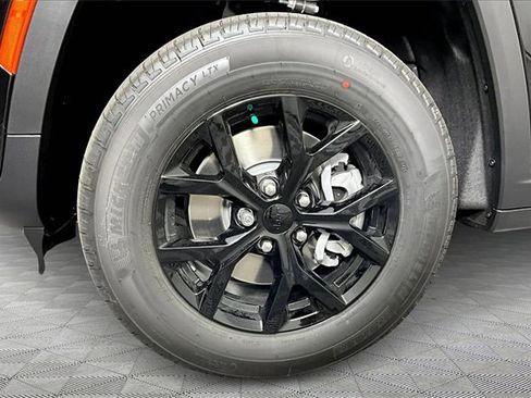 New 2025 Jeep Grand Cherokee L Altitude image 12