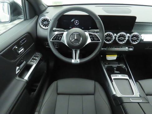 Certified 2025 Mercedes-Benz GLB 250 image 10