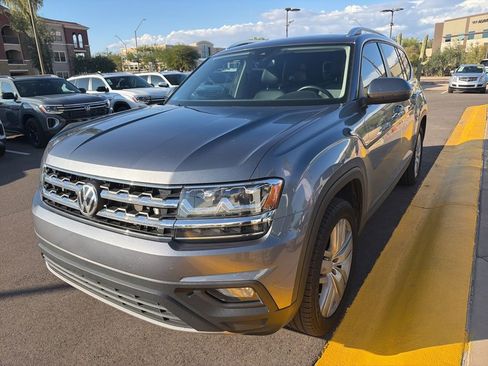 Used 2019 Volkswagen Atlas SE w/ Panoramic Sunroof Package image 4