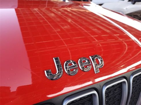 Certified 2022 Jeep Renegade Latitude w/ Convenience Group image 20