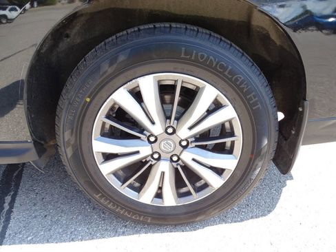 Used 2019 Nissan Pathfinder SV image 45