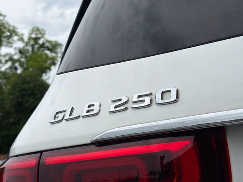 Used 2023 Mercedes-Benz GLB 250 w/ Premium Package image 17