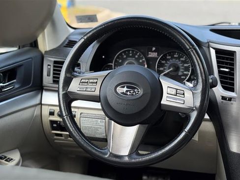 Used 2010 Subaru Outback 2.5i Premium image 20