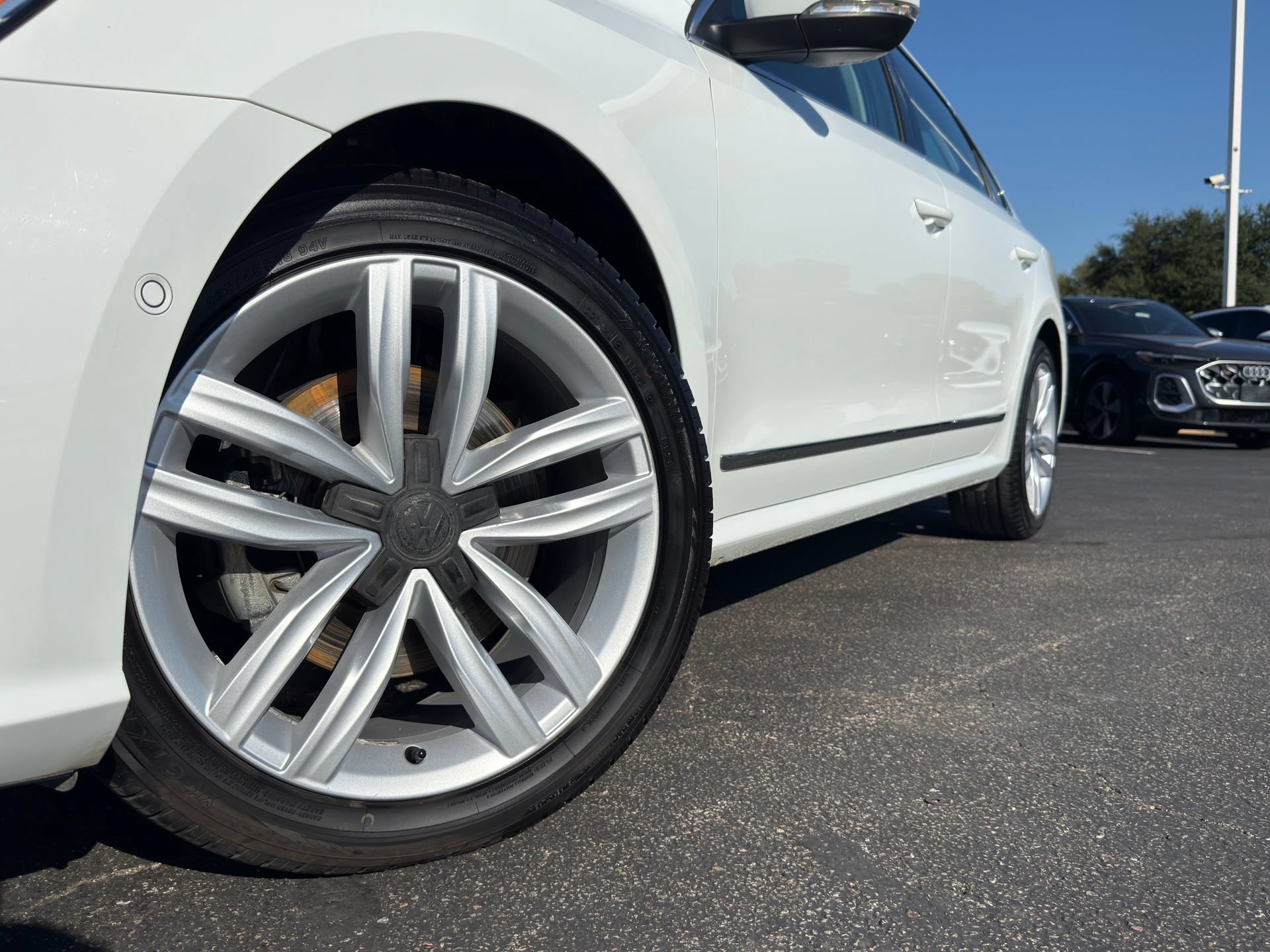 Used 2017 Volkswagen Passat 3.6 SEL Premium FWD image 6