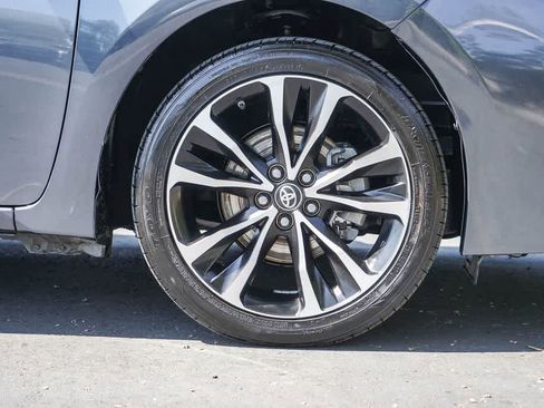 Used 2017 Toyota Corolla SE w/ SE Premium Package FWD image 9