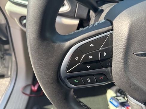 Used 2023 Chrysler Voyager LX image 14