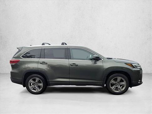 Used 2019 Toyota Highlander Limited AWD/4WD image 4