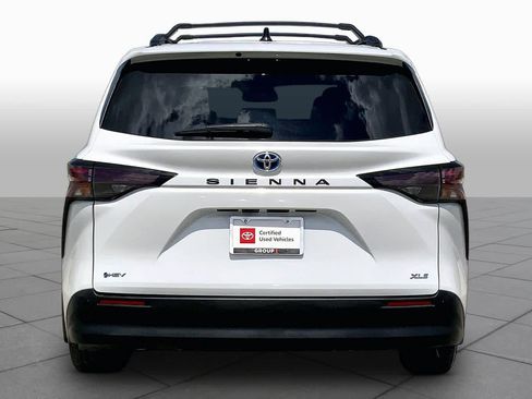 Used 2025 Toyota Sienna XLE w/ XLE Plus Package FWD image 5