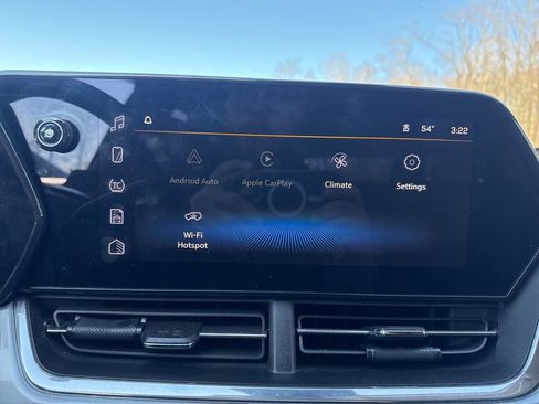 Used 2025 Chevrolet Trax LT w/ LT Convenience Package image 28