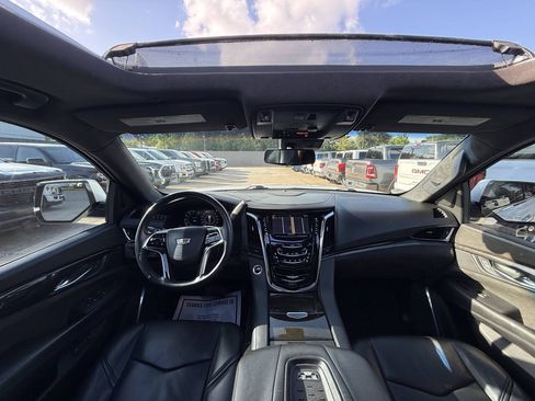 Used 2017 Cadillac Escalade Platinum AWD/4WD image 22