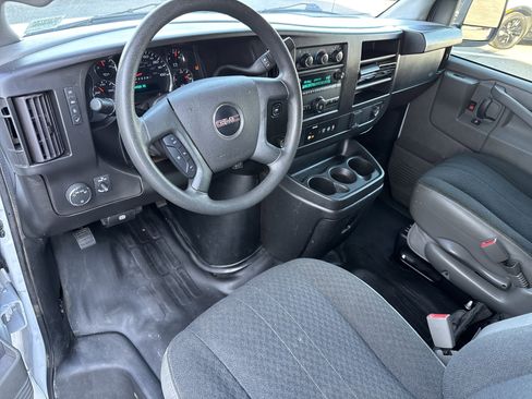Used 2022 GMC Savana 2500 image 24