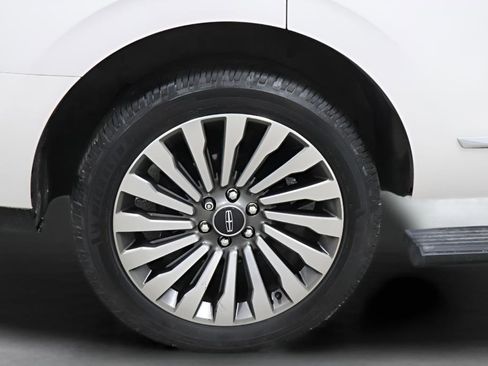 Used 2019 Lincoln Navigator Reserve AWD/4WD image 32